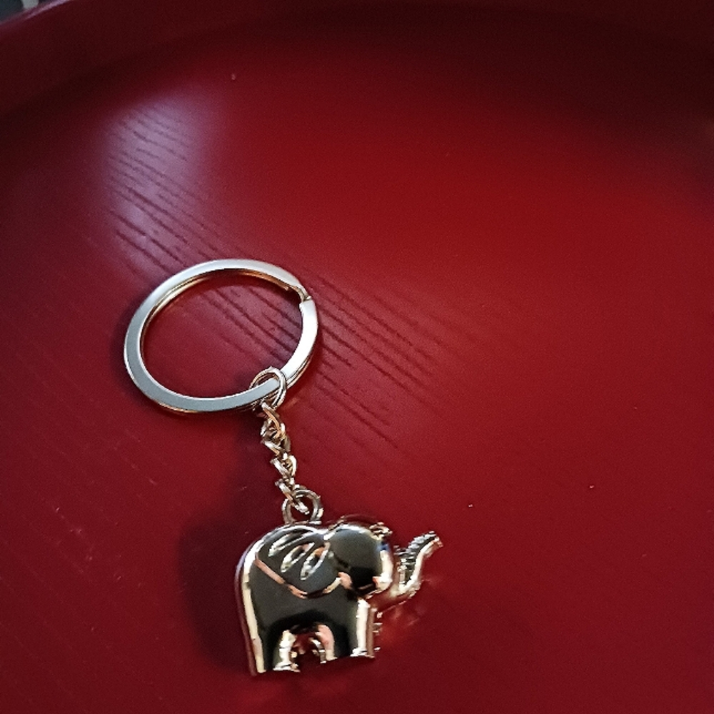 Elephant Keychain - Picture 3 of 5